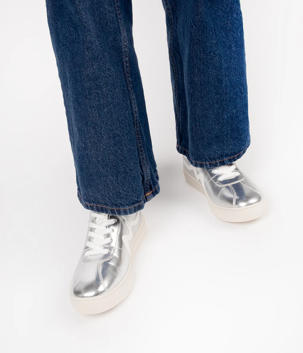 EIRA Women's Vegan Sneakers - Image 8